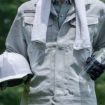 長袖の作業着は腕まくり禁止?その理由と正しいルール