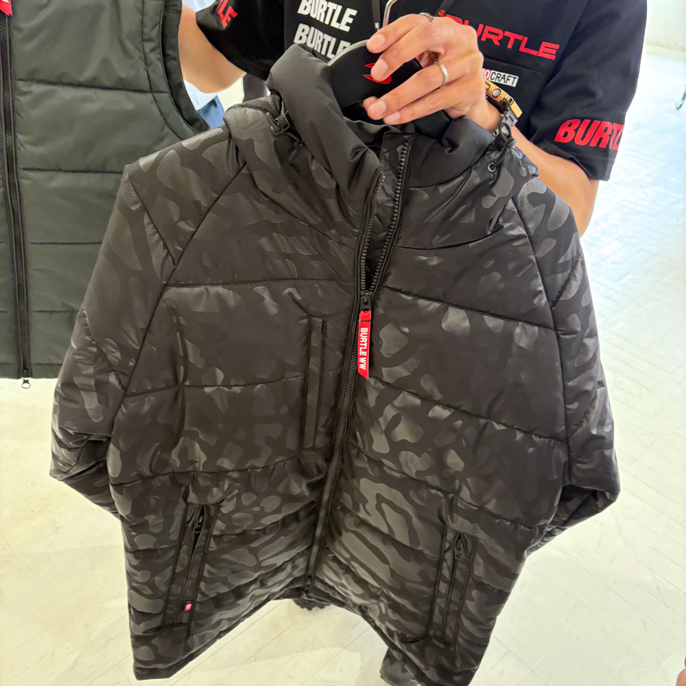 Burtle5030防寒フーディジャケット新色スプリットブラック